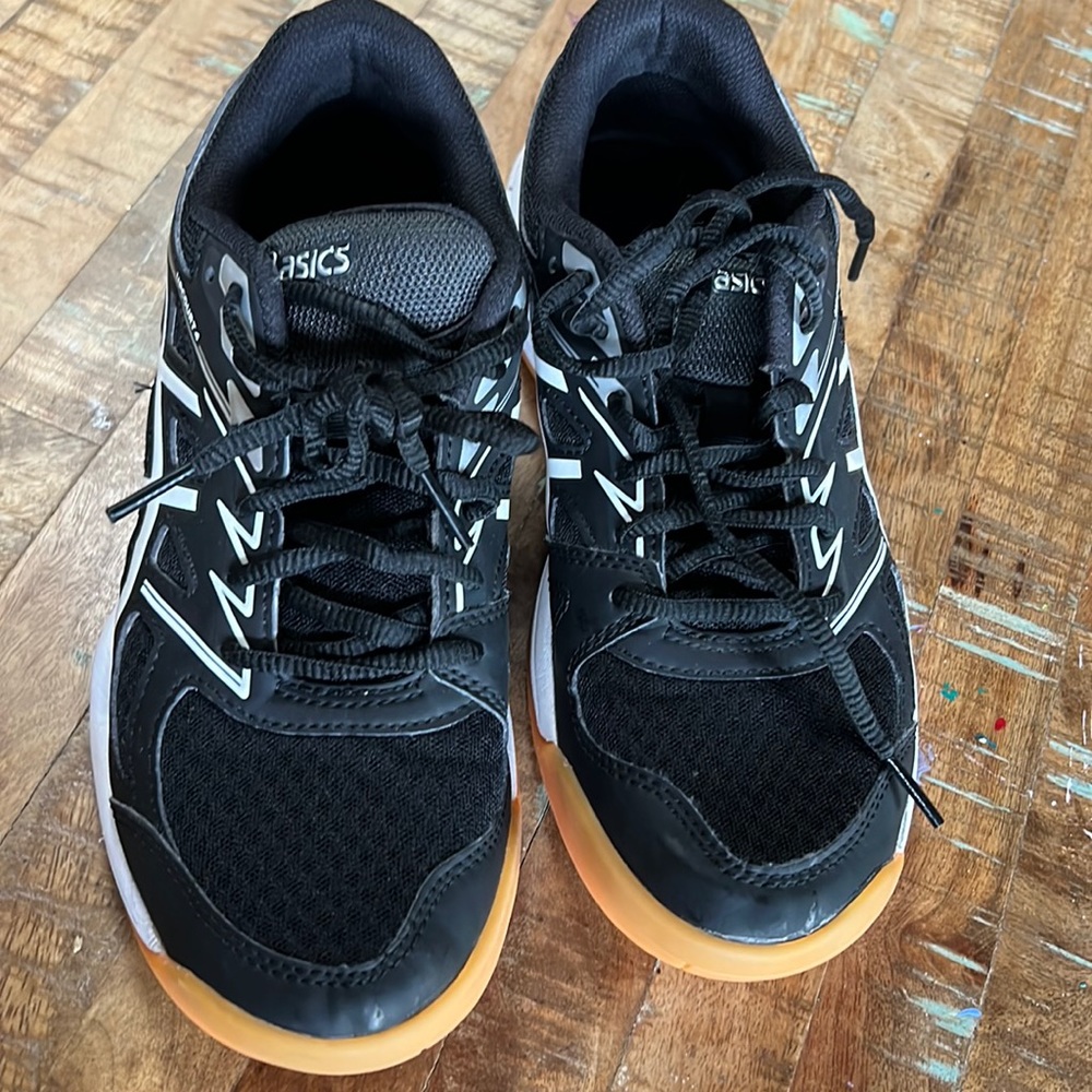 Upcourt 4 volleyball shoes black with white stripes